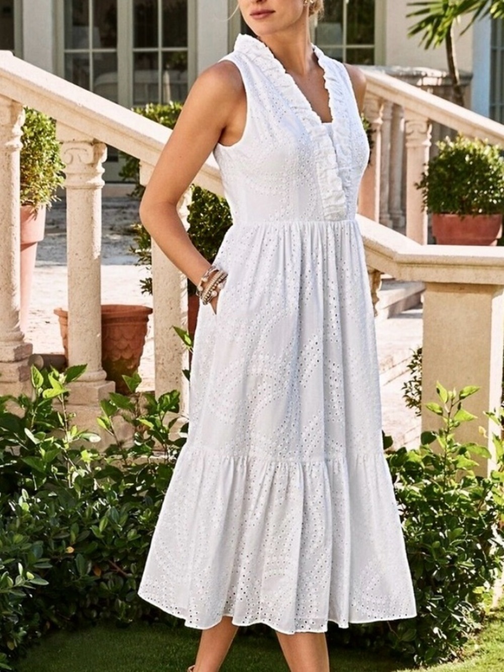 Lilly Pulitzer White sleeveless Ruffle V-Neck embroidered Eyelet Maxi Dress sz 6